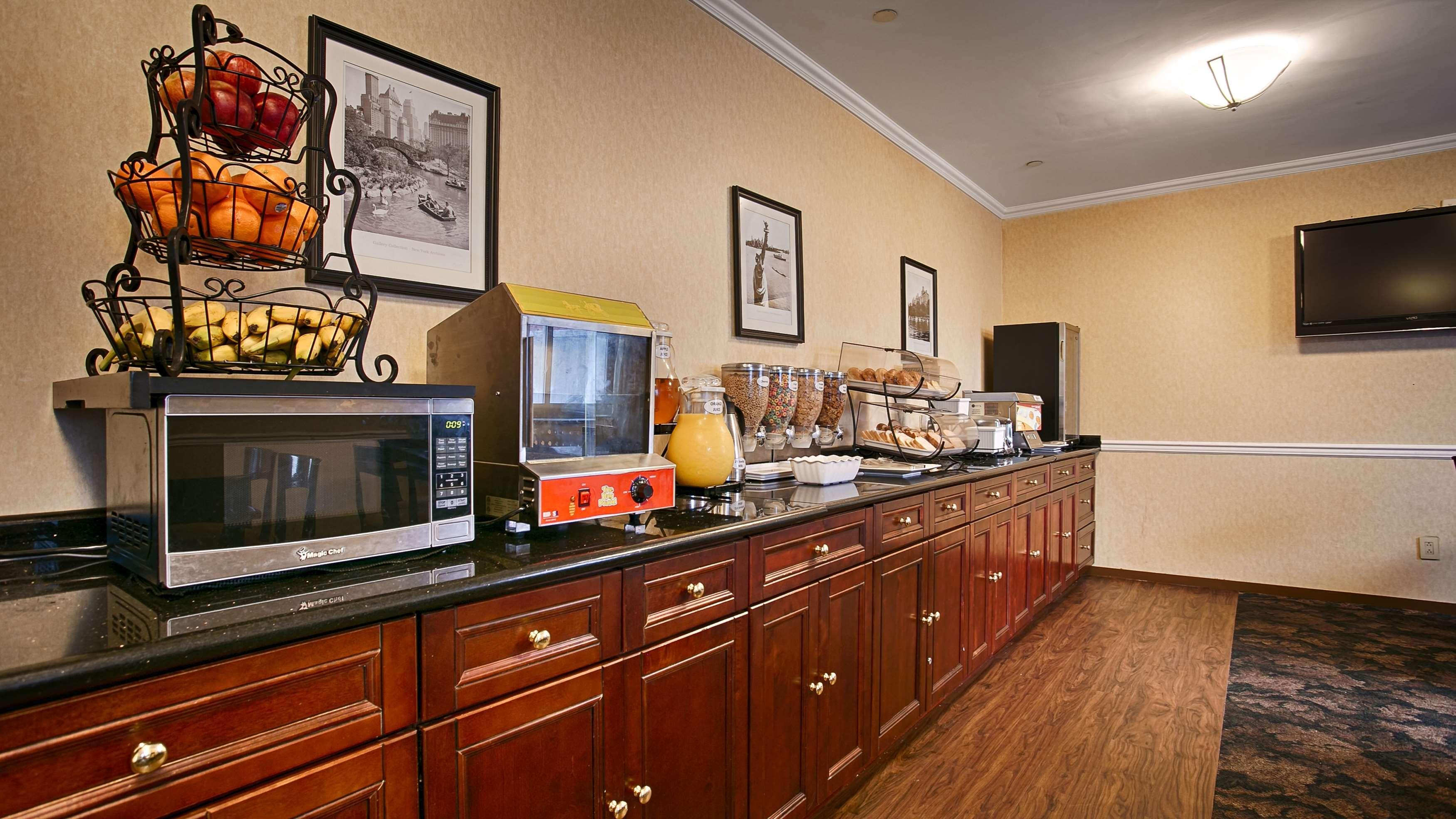 Best Western Queens Court New York Bagian luar foto